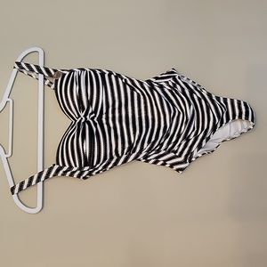 NIPTUCK Swim Size 6 Brand New Black Metallic Gold & White One-Piece Swimsuit